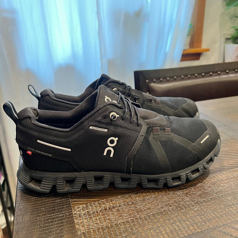 On cloud black running shoes for women 8.5